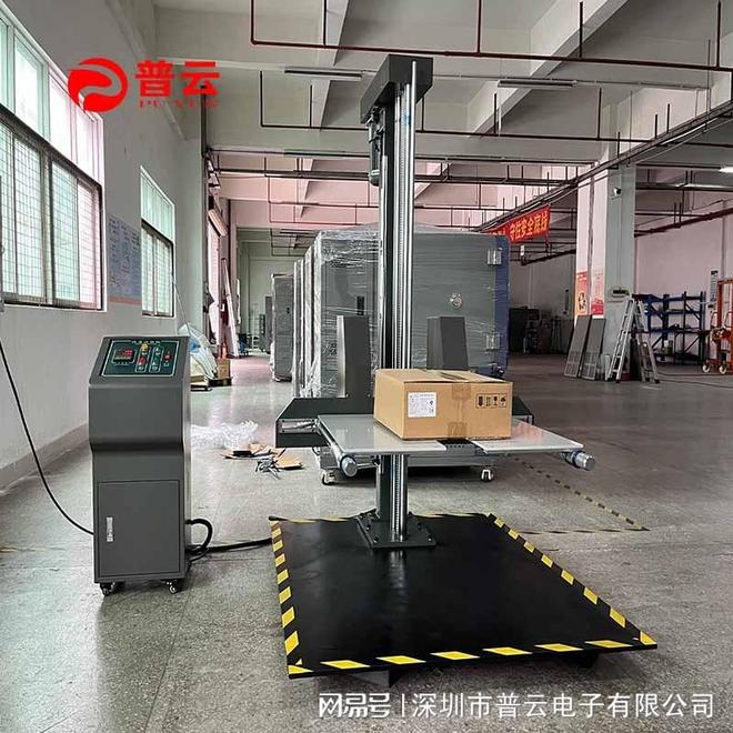 操作跌落试验机时如何确保试验的准确性？